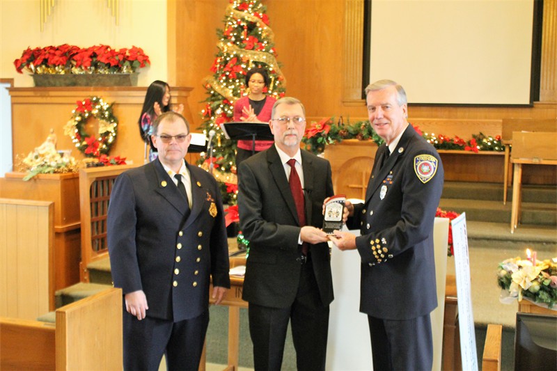 OWW Pastor Presented with Plaque with STG and Bien Dec2016