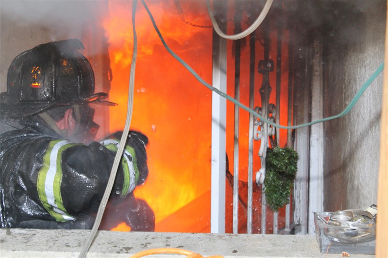 LFD at Lois 2a fire rear door